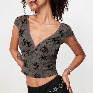 Floral V neck short sleeve grey and black top